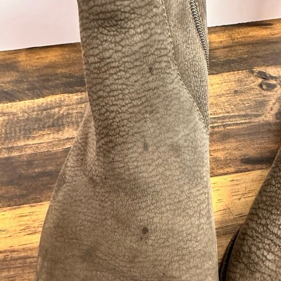 Vince Camuto Women’s Cici Gray Pebbled Leather Ankle Boots Size 9 Neutral Chic - Picture 10 of 12